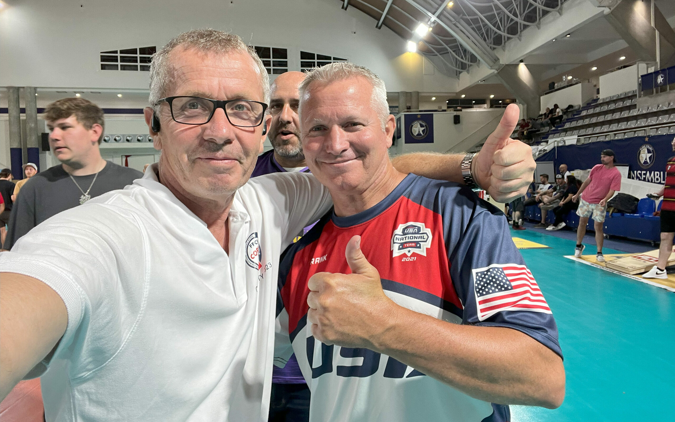 Axel Bourdin, président fondateur de la FFCH, avec Frank Modlin, légende américaine du cornhole.